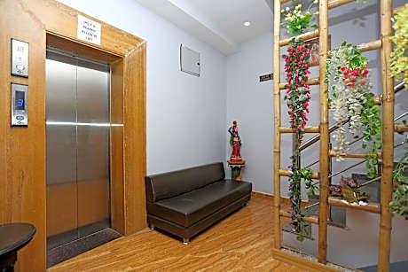 Collection O The Golden Village Nehru Park