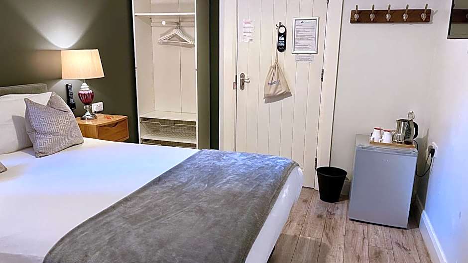 Photo 1 of 6 of Double Room