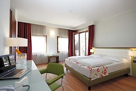 Junior Suite with Lake View