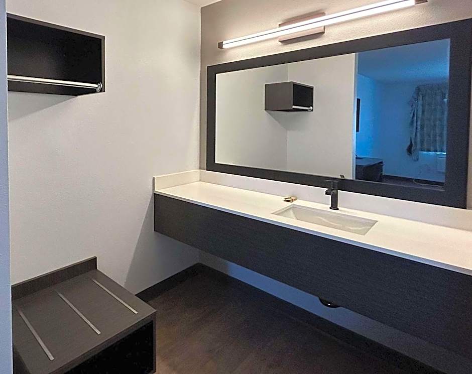 Motel 6 Lake Elsinore, CA