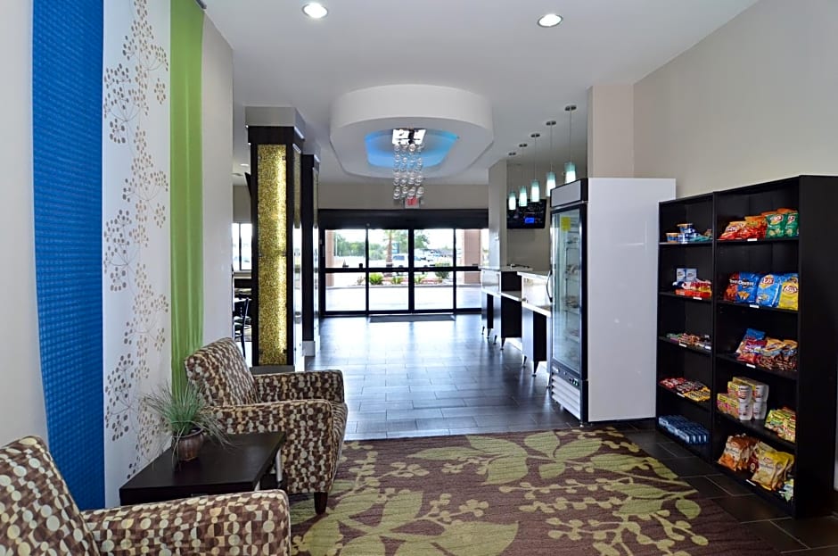Quality Inn & Suites Kenedy - Karnes City