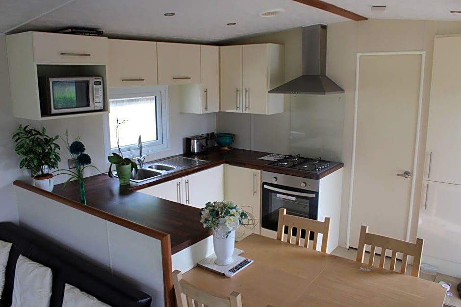 Marshlands Lakeside Nature Retreat