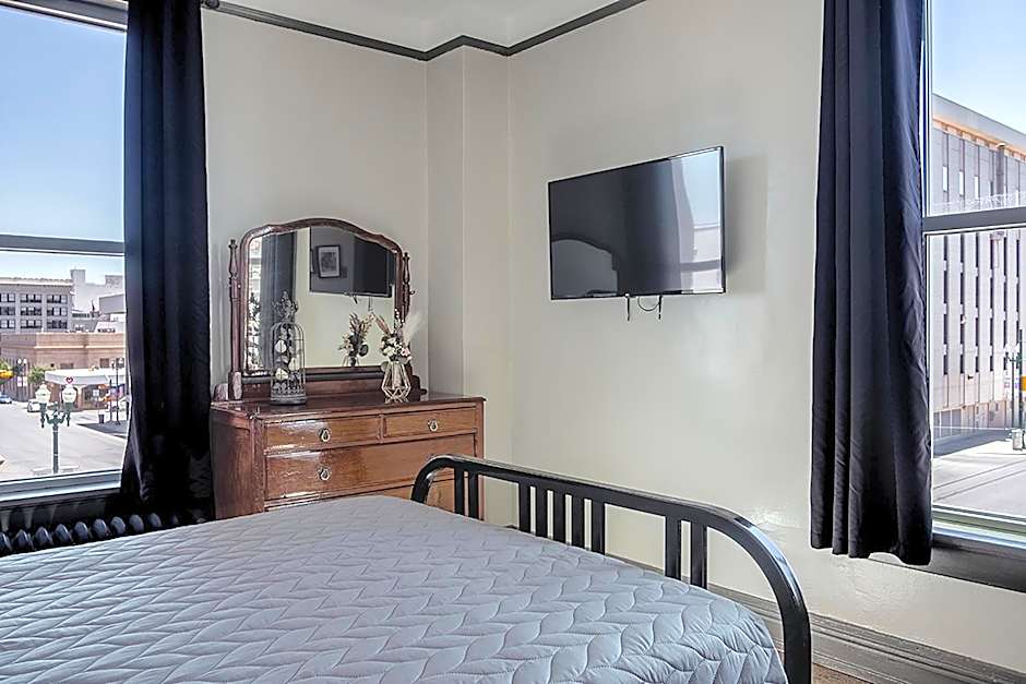Gardner Hotel & Hostel