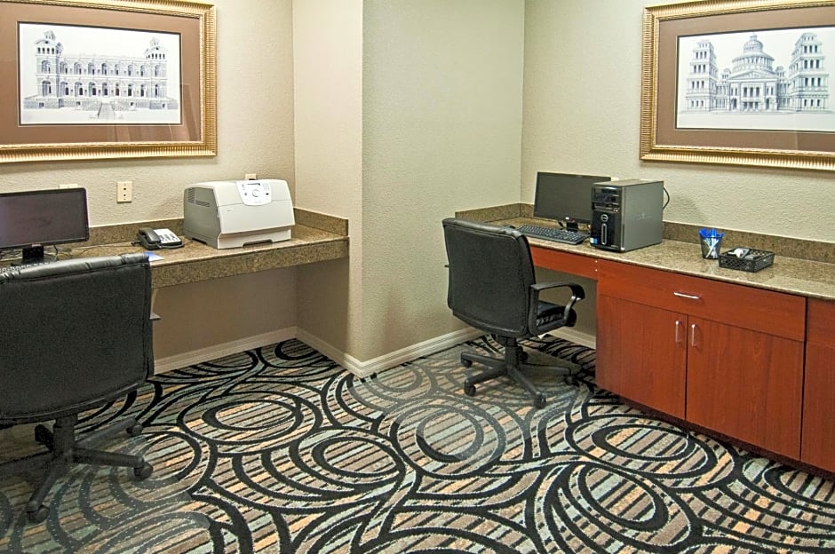 Holiday Inn Express Hotel and Suites Lake Charles