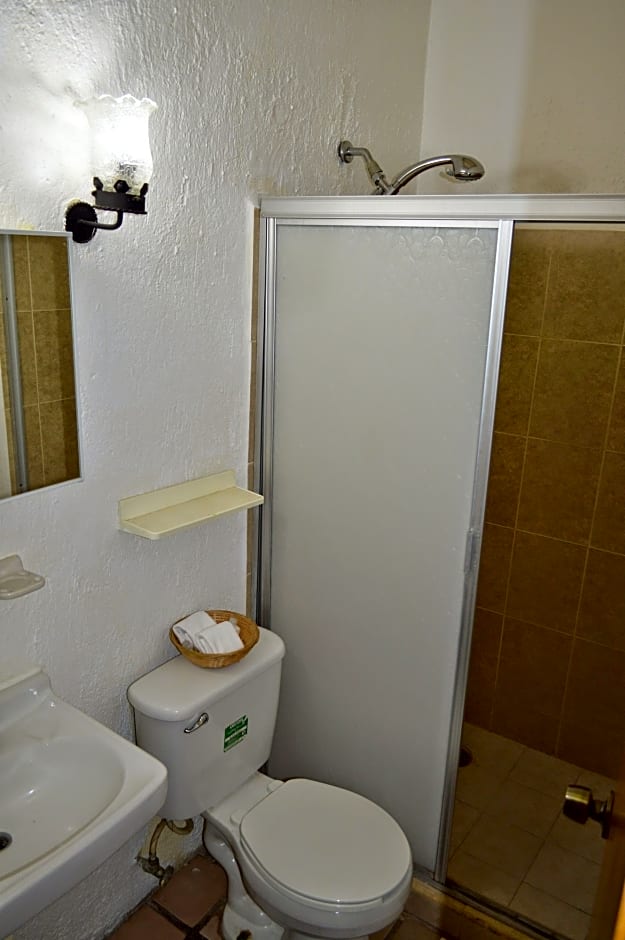 Hotel Mercurio - Caters to Gay Men