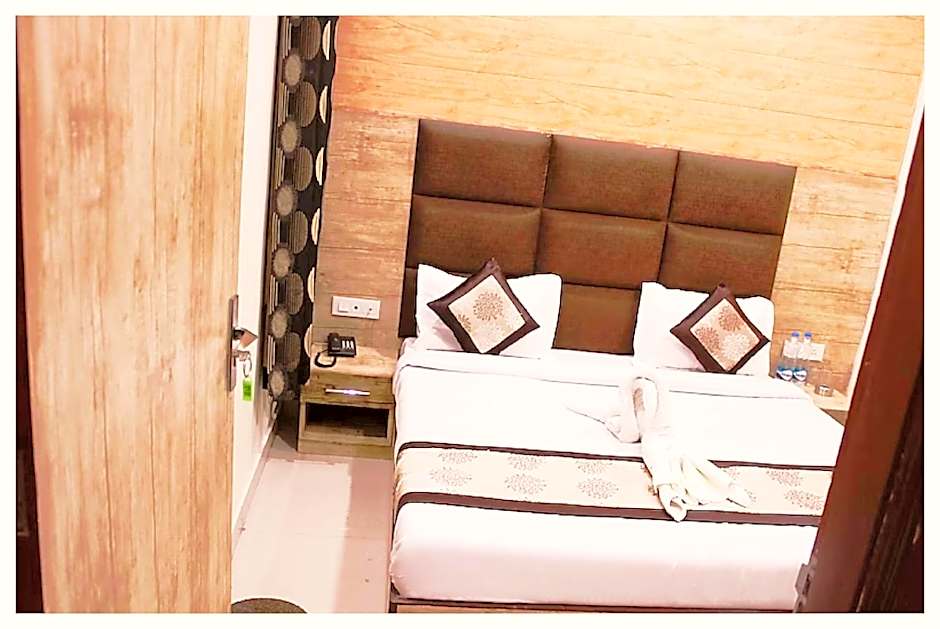 Goroomgo Shree Krishna Hotels Amritsar