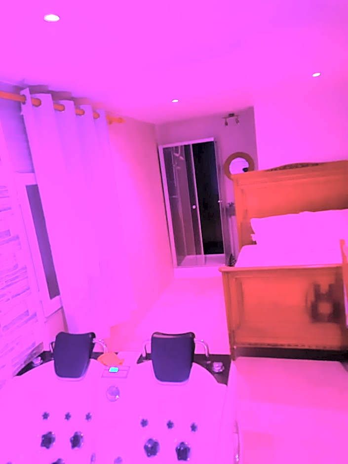 Chambre meublée indépendante, jacuzzi dans la chambre à 60110 Amblainville près de Paris