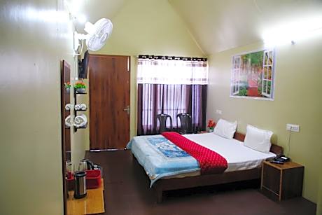 Hotel Pandav Meditation and Tourist Palace