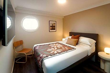 Queen Ensuite Room (Accessible)