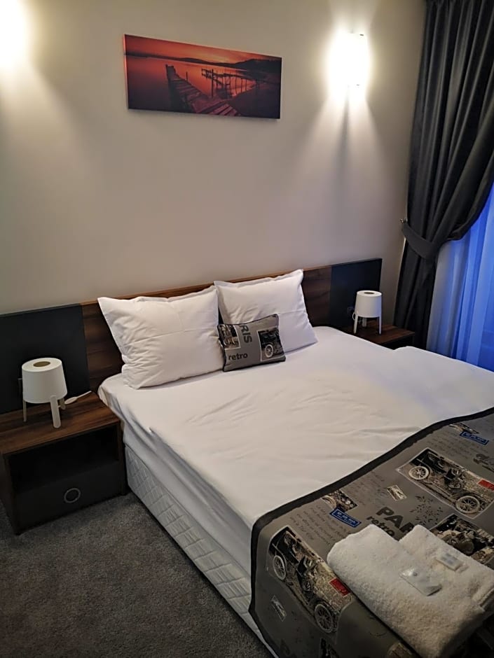 Family Hotel Novel City