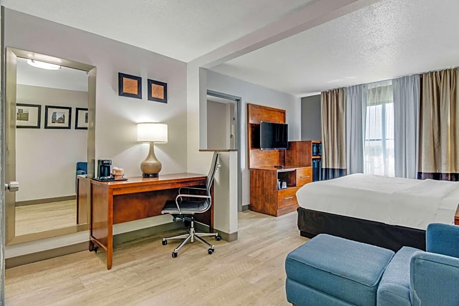 Comfort Suites Lansing