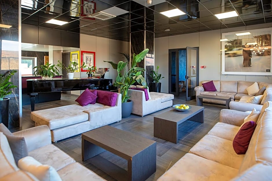 Tiby Hotel