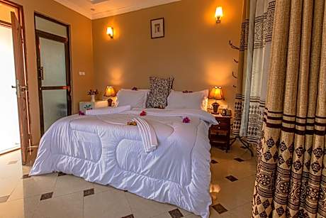 Queen Room with Garden View