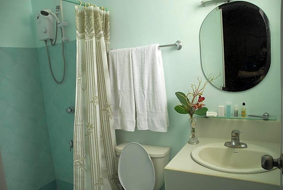 Playa Papagayo Beach Inn