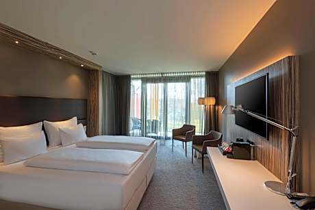 Deluxe King Room with Balcony