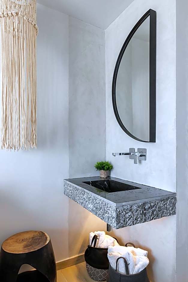 Amalthia Luxury Suites