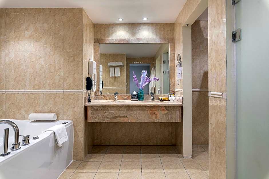 WARWICK AL JUBIAL HOTEL