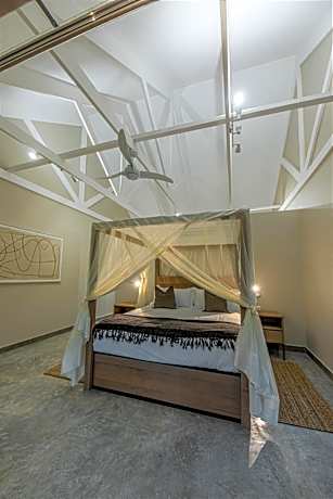 Deluxe King Room with Bath