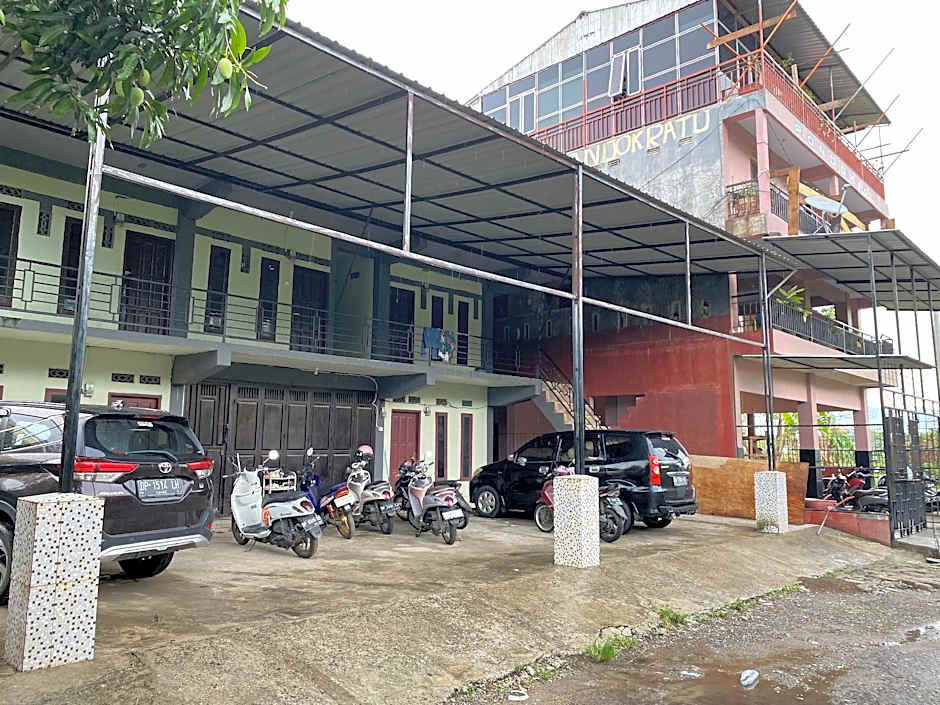 OYO 93414 Wisma Ratu Syariah Near SMP Negeri 2 Watang Pulu
