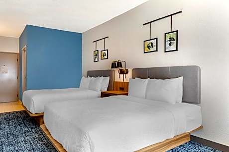 Quadruple Room with Two Queen Beds - Non Smoking