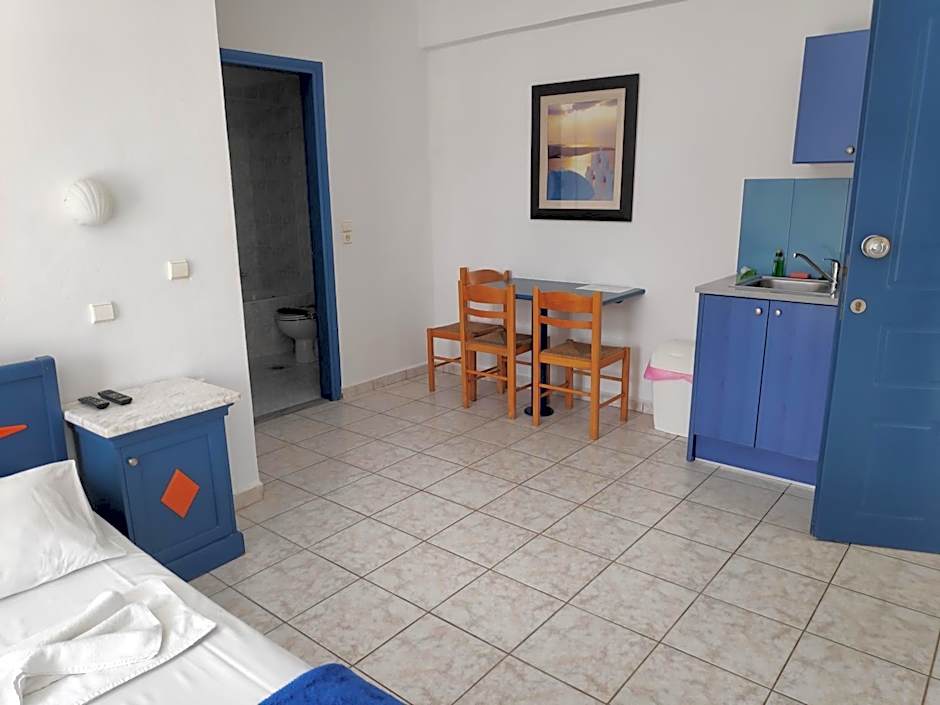 Leonidas Studios & Apartments