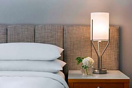 King Suite with Pool View (No Resort Fees)
