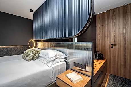 Junior King Suite with One King Bed - Ground Floor/Non-Smoking