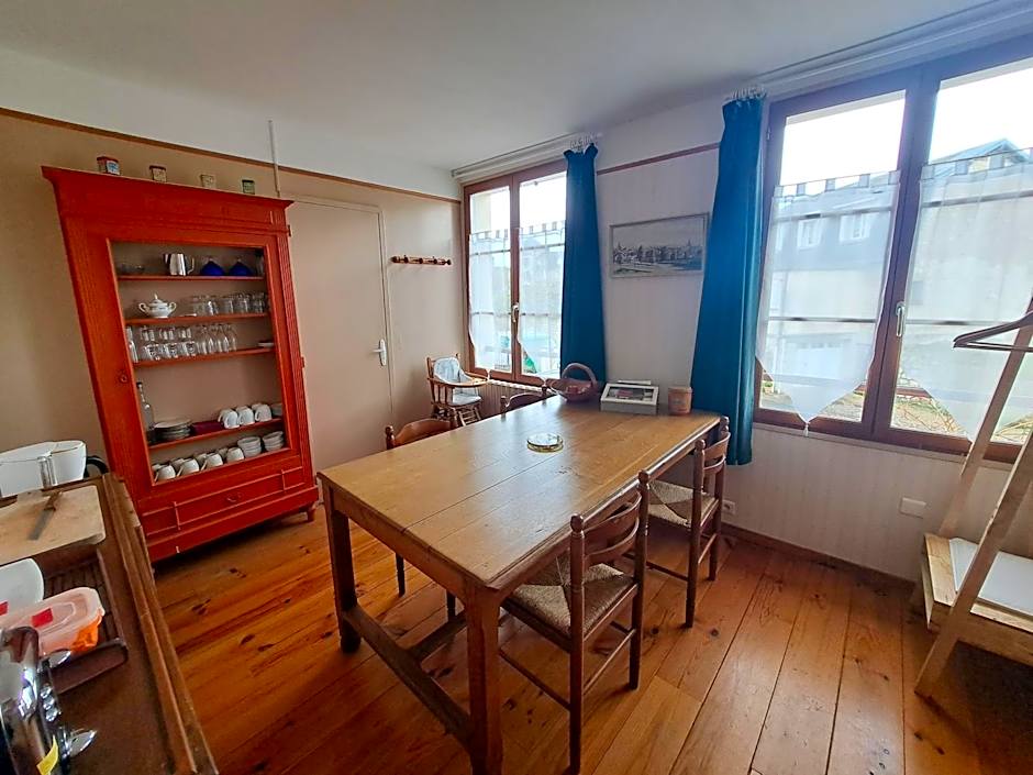 LOCATION à COUCY LE CHATEAU