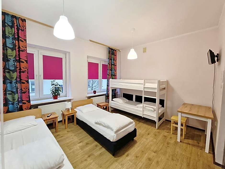 Hostel Helvetia - Private Rooms in City Center