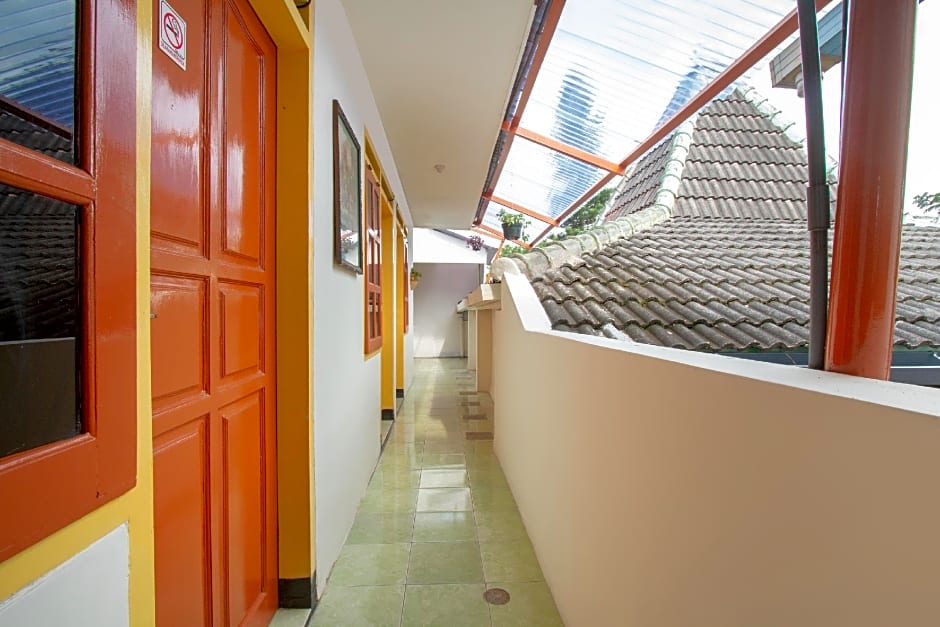 SPOT ON 3218 Bee Palm Family Syariah