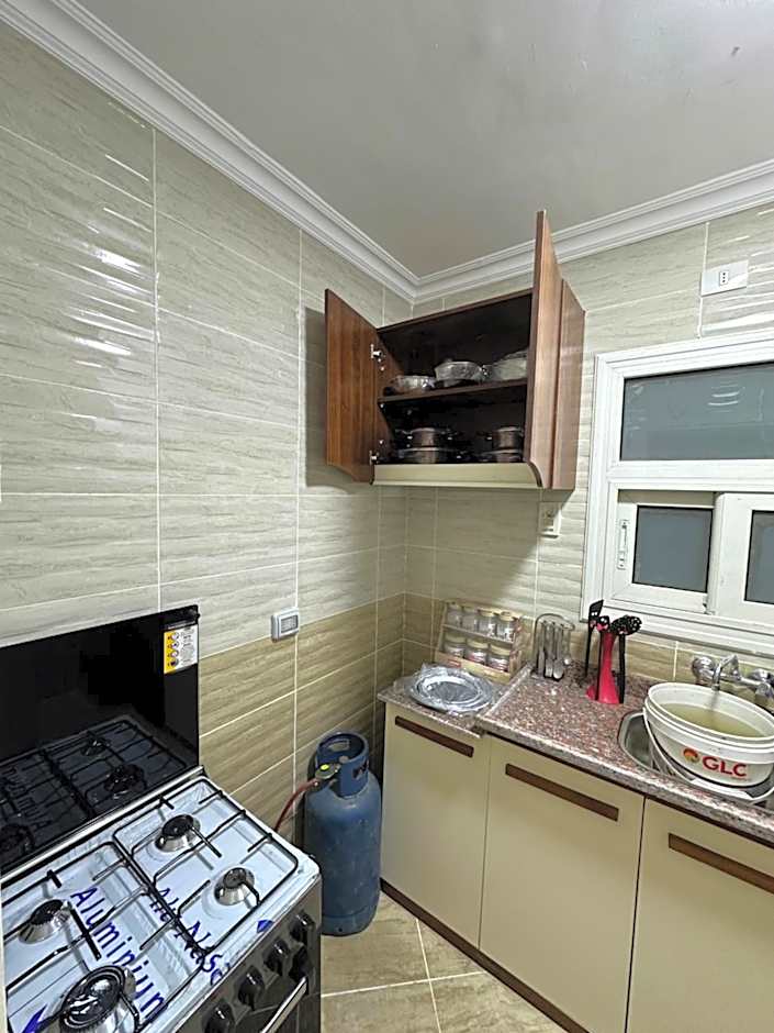 شقه فندقيه فرش جديد مكيفه بالكامل بمدينتي