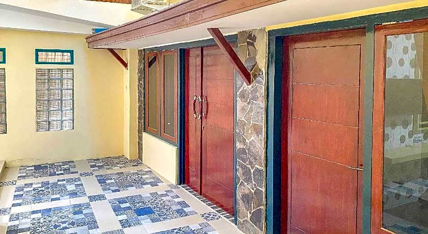 Tini's Guest House Malang Mitra RedDoorz