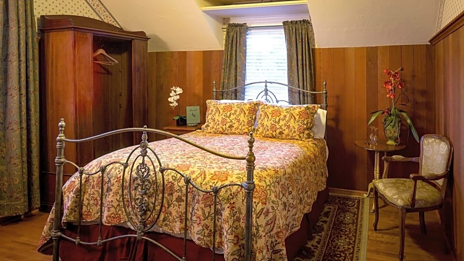 Cabernet House, an Old World Inn