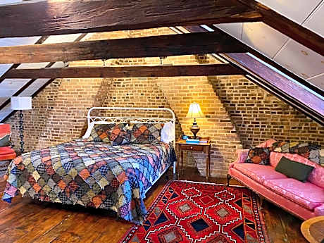 Annie Danner Suite (third floor)