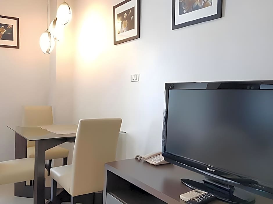 14 Place Sukhumvit Suites