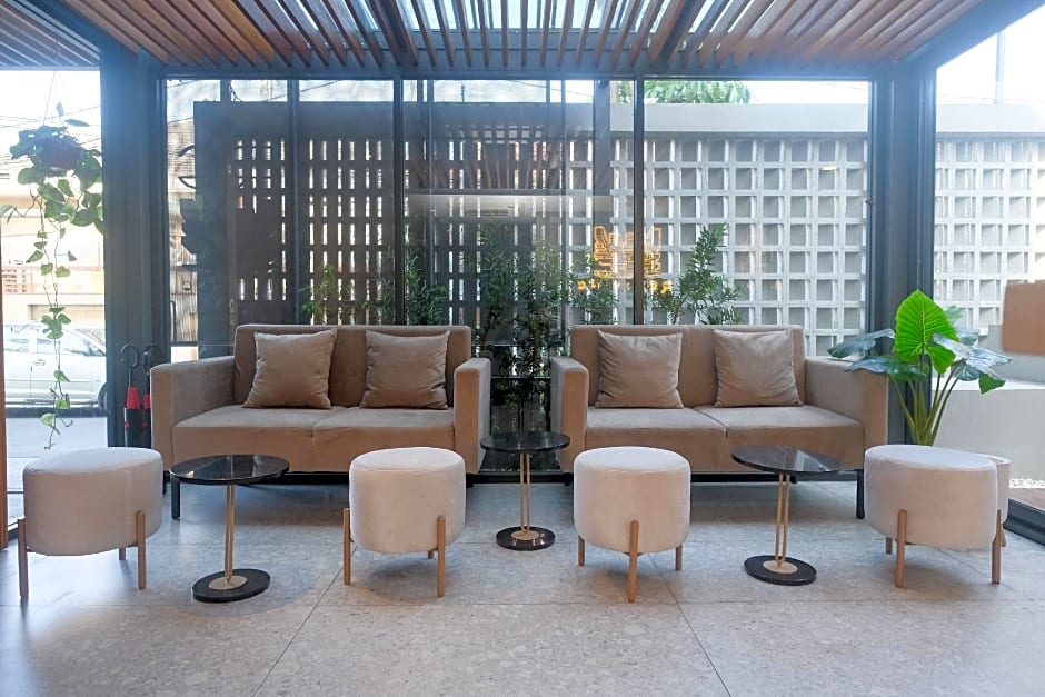 Sans Hotel RG Living Jogja by RedDoorz