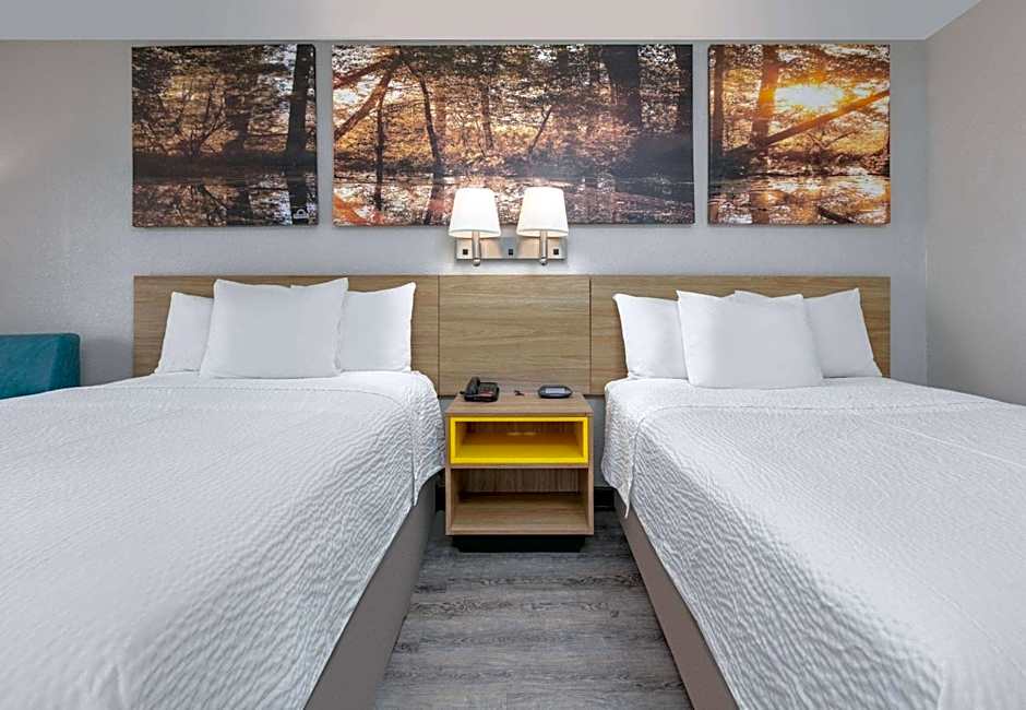 Days Inn by Wyndham Greenville MS