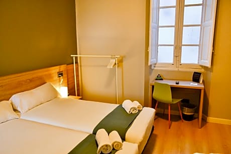 Quadruple Room with Private Bathroom