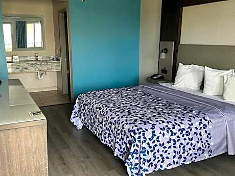Deluxe King Room - Non-Smoking