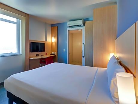 Standard room adapted for reduced mobility - 1 double-size bed