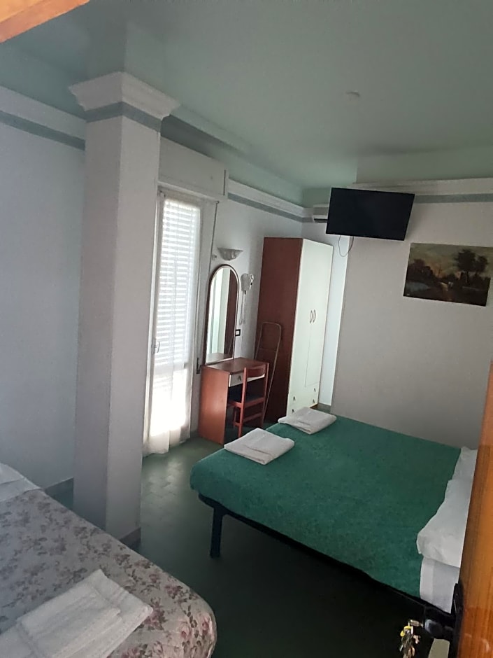 HOTEL AUGUSTUS