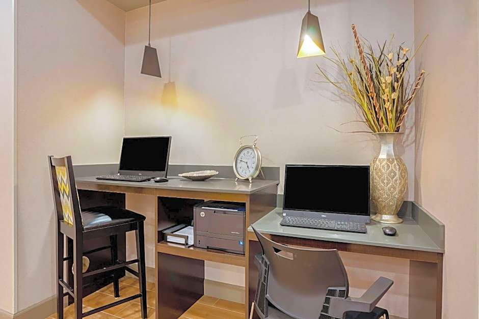 La Quinta Inn & Suites by Wyndham Tumwater - Olympia