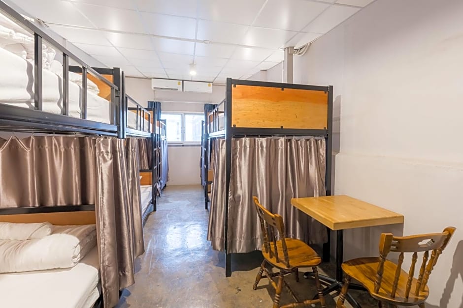 Hostel Lemon Siam Petchaburi Road