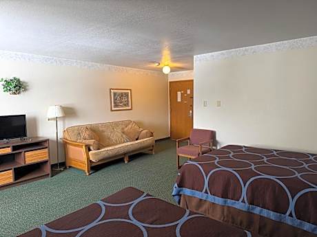 2 Queen Beds with Sofa Bed