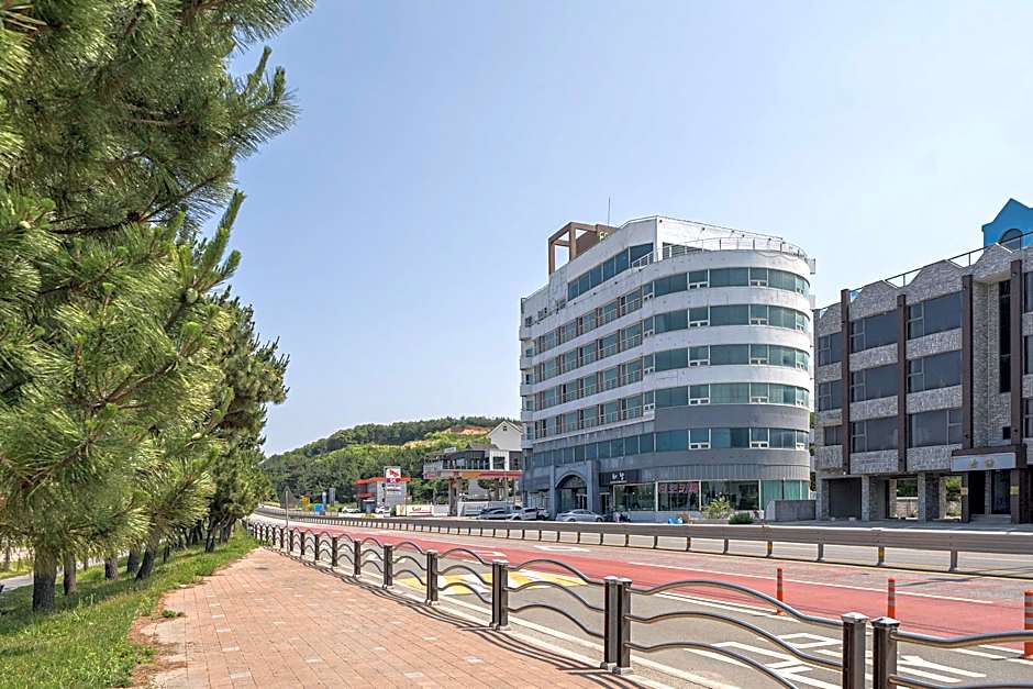 EL Hotel