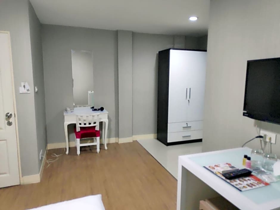 Tim Place - BTS Phra Khanong