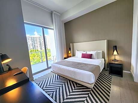 Apartment with Lake View