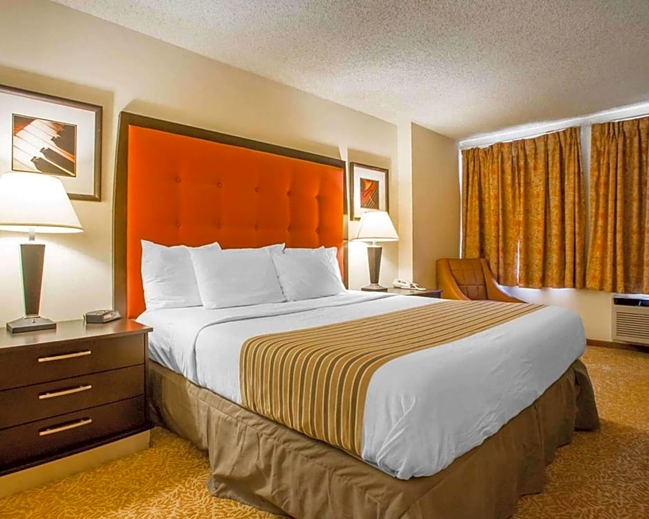 Econo Lodge Inn & Suites Stevens Point