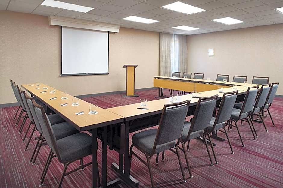 Courtyard by Marriott Fayetteville