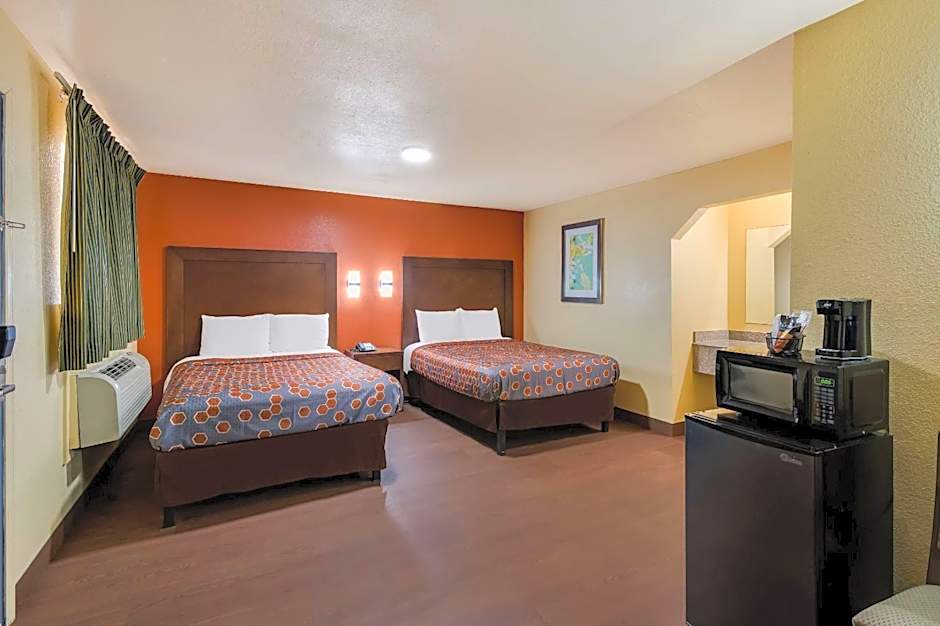 Rodeway Inn & Suites East